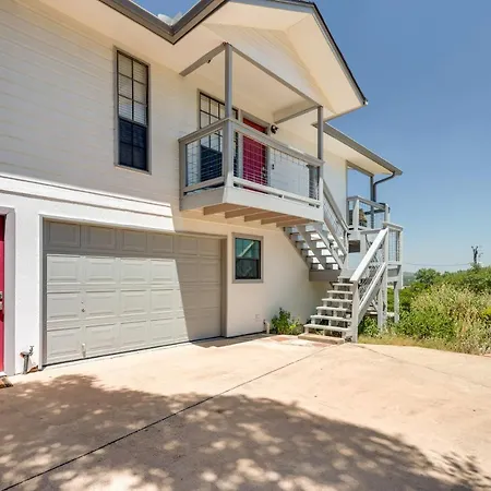 Canyon Lake Rental W/ Balcony & Lake Views-3
