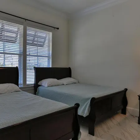 Playa Blanca - Steps To The Beach Sleeps 14 Has Community Pool-2