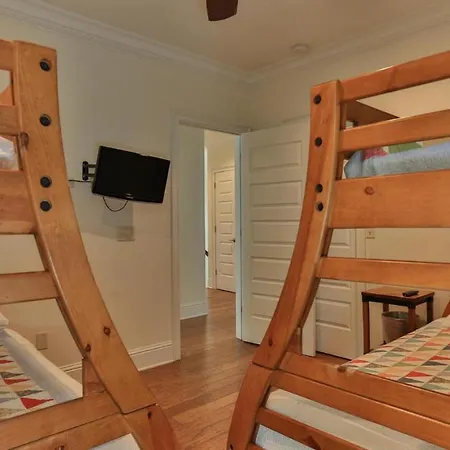 Playa Blanca - Steps To The Beach Sleeps 14 Has Community Pool-3
