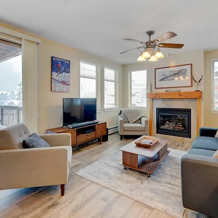 Ski-Out Luxury Condo: Mountain Views & Hot Tub Retreat-3