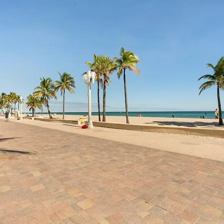 Walkabout 1 Tower Suite In The Heart Of Hollywood Beach-3