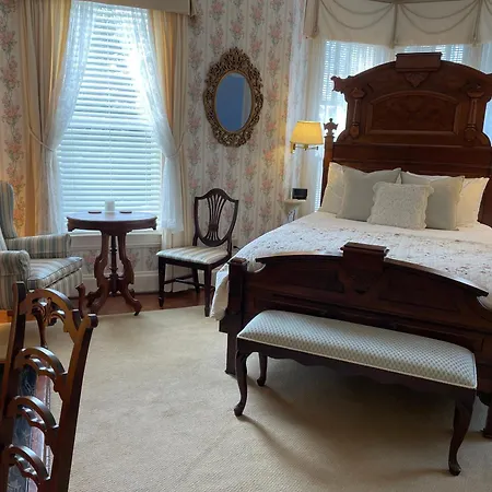 The Oaks Victorian Inn-2