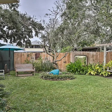 Walk To Beach From Chic Old Town Apartment W/ Yard-3
