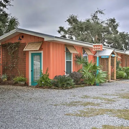 Walk To Beach From Chic Old Town Apartment W/ Yard-2