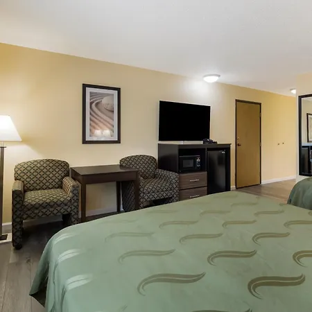 Quality Inn & Suites Medford Airport-2
