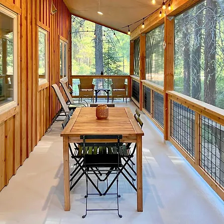 Modern Beaver Valley Cabin W/ Hot Tub & Games!-2