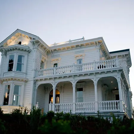West Cliff Inn, A Four Sisters Inn-2