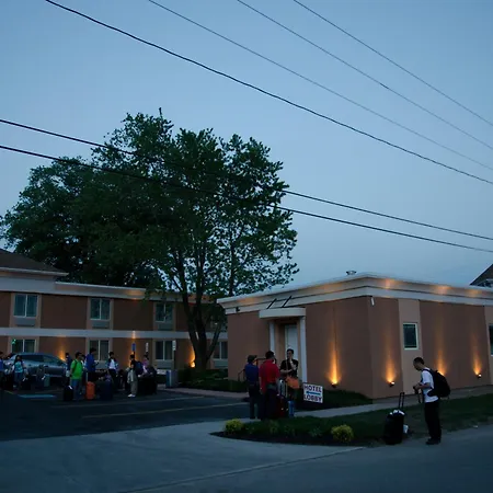 Aashram Hotel By Niagara River-2