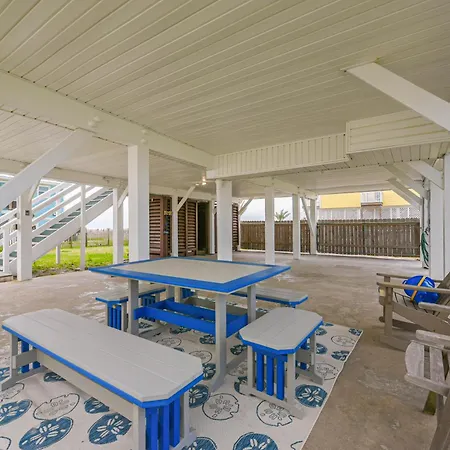Pet-Friendly Galveston Bungalow, Steps To Beach!-3