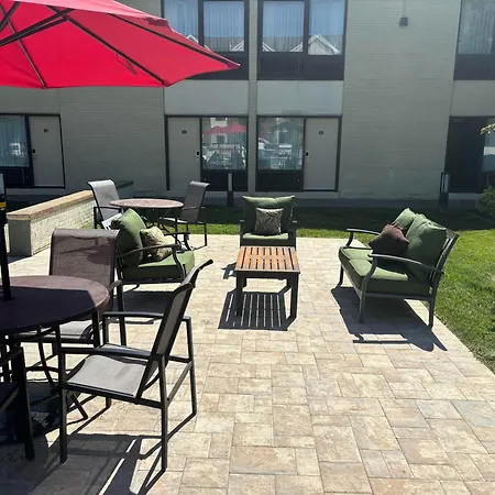 Ramada By Wyndham Newark/Wilmington-2