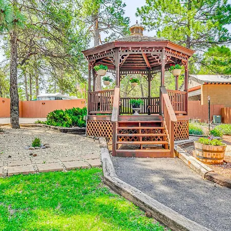 Cozy Ruidoso Condo W/ Deck ~ 2 Mi To Cedar Creek!-3