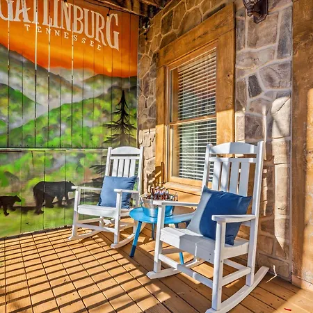 Smokies Boutique Cabins: Mountain Retreat with Resort Amenities-3