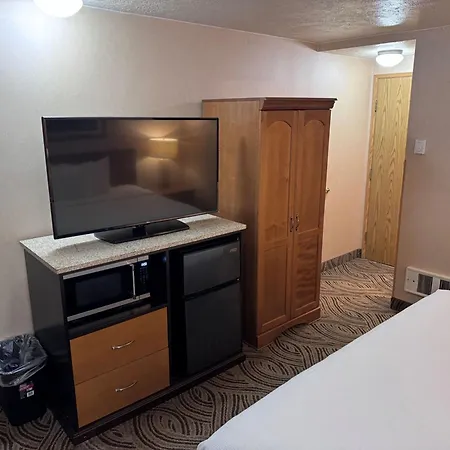 Promenade Inn & Suites Oceanfront-3