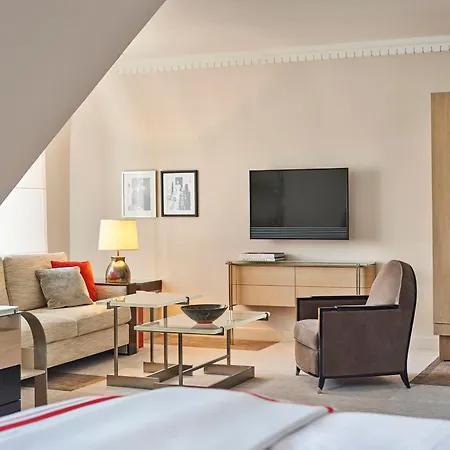 Hotel Plaza Athenee - Dorchester Collection-3