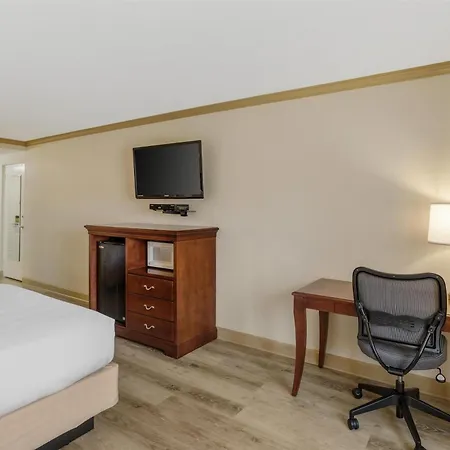 Best Western Plus Morristown Inn-Florham Park-3