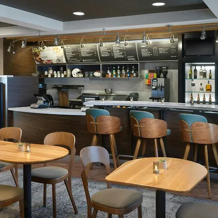 Courtyard By Marriott Springfield Airport-3