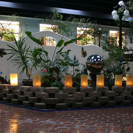 Ramada By Wyndham Las Cruces Hotel & Conference Center-3