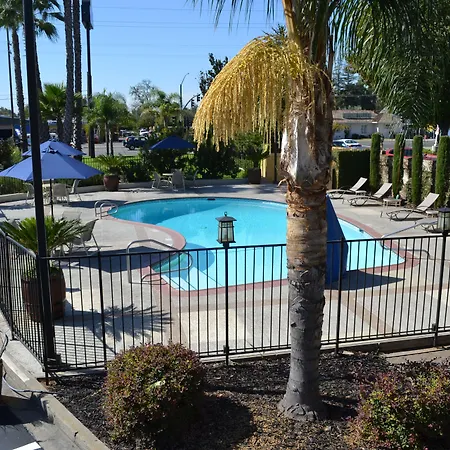 Days Inn & Suites By Wyndham Lodi-3