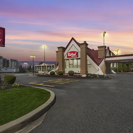 Red Roof Inn And Suites Newark - University-2