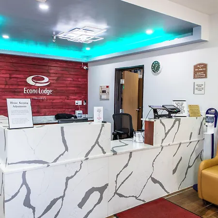 Econo Lodge Fargo - West Acres-2