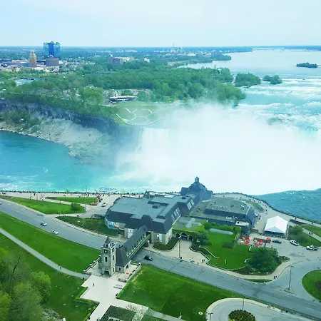 Ramada By Wyndham Niagara Falls/Fallsview-2