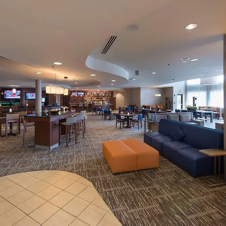 Courtyard By Marriott Canton-2
