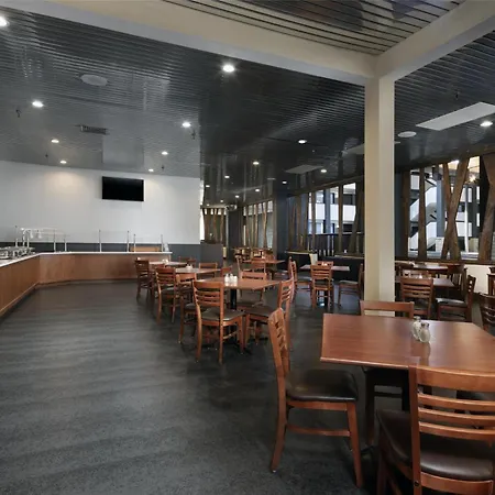 Doubletree By Hilton Manhattan, Ks-2