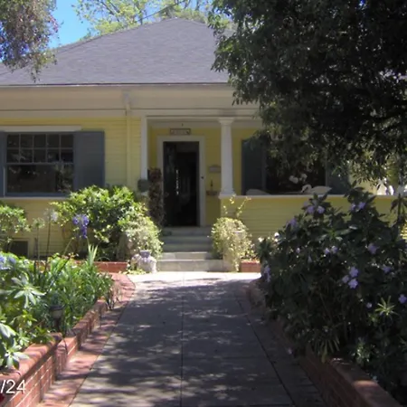 Secret Garden Inn & Cottages-3