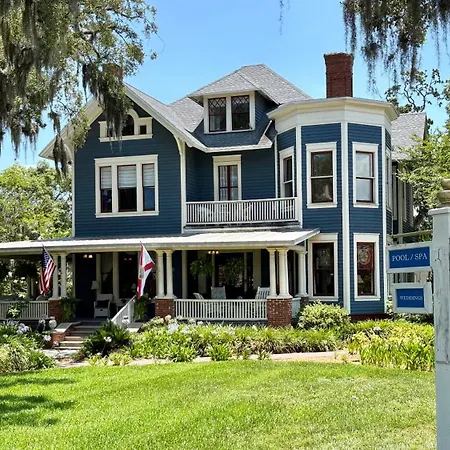 Hoyt House Luxury Bed & Breakfast-3
