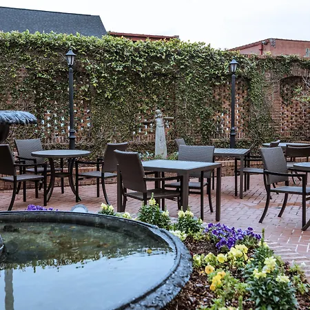 Courtyard By Marriott Charleston Historic District-2