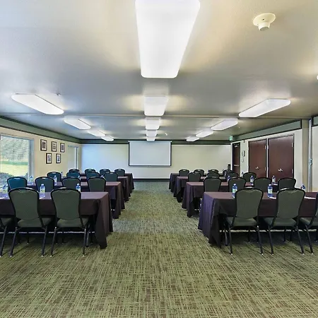 Oxford Suites Yakima-3