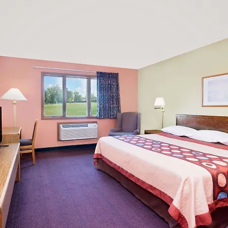 Super 8 By Wyndham Sturgeon Bay-3