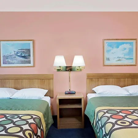 Super 8 By Wyndham Sturgeon Bay-2