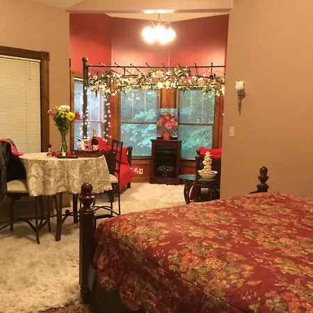 Spruce Hill Inn & Cottages-2