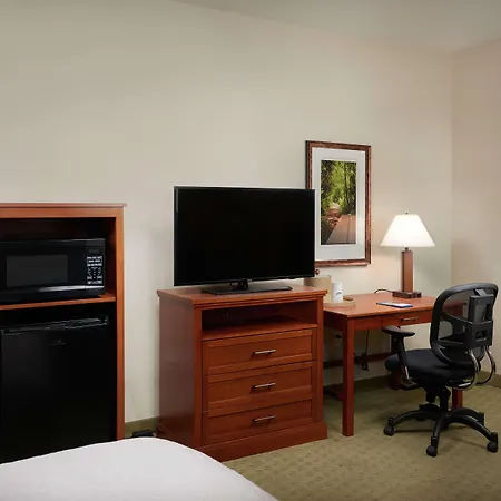 Hampton Inn And Suites Salem-2