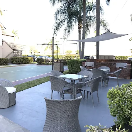 Doral Inn & Suites Miami Airport West-2