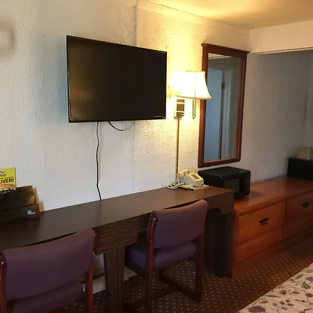 Economy Inn Bloomington-2