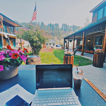 Cedar Wood Inn-2