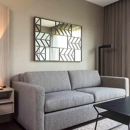Ac Hotel By Marriott Boston Cleveland Circle-3