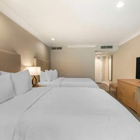Best Western Plus Kelowna Hotel & Suites-2