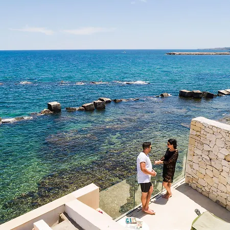 Re Dionisio Luxury Suites-2