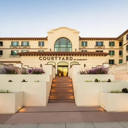 Courtyard By Marriott Santa Cruz-3