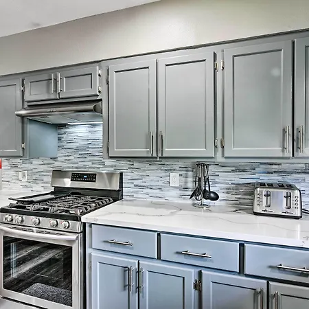 Spacious + Modern Family Duplex In Galveston!-3