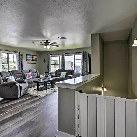 Spacious + Modern Family Duplex In Galveston!-2