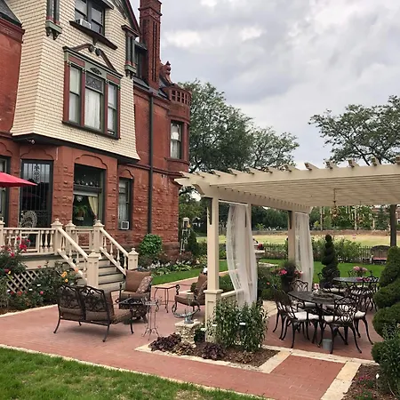 Schuster Mansion Bed & Breakfast-2