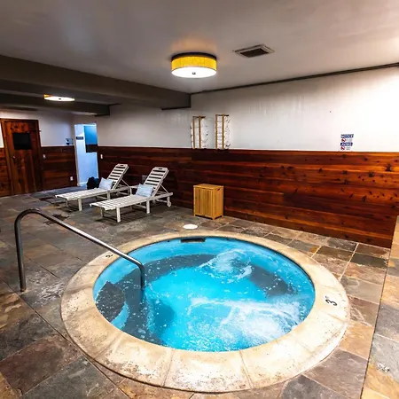 The Mammoth Creek Inn-3