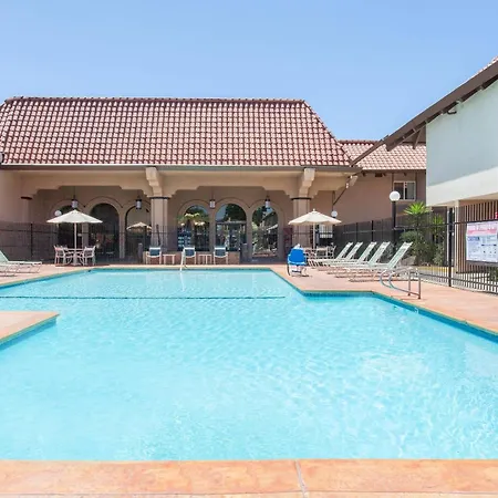 Ramada By Wyndham Fresno North-3