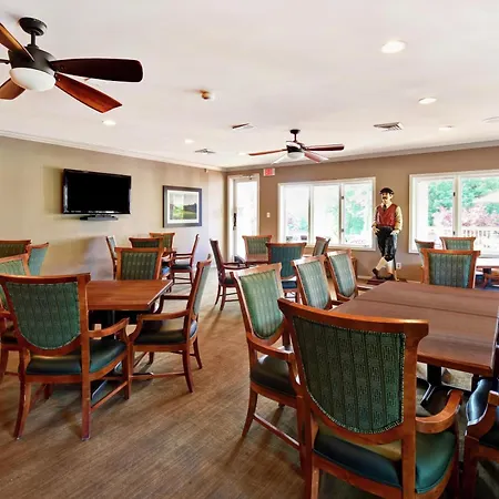 Embassy Suites Greenville Golf Resort & Conference Center-2