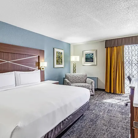 Doubletree By Hilton Milwaukee Downtown-3