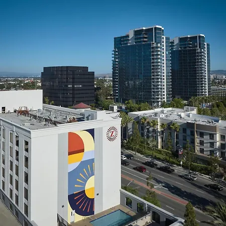 Hotel Zessa Orange County Airport, A Doubletree By Hilton-2